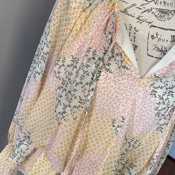 Patterned flowy blouse - Picture 5 of 7